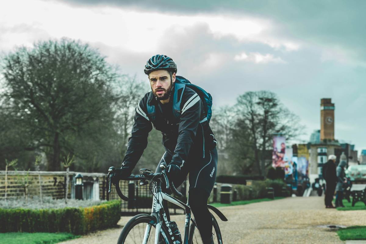 Infographic showing how core temperature affects fat oxidation during cycling in cold weather